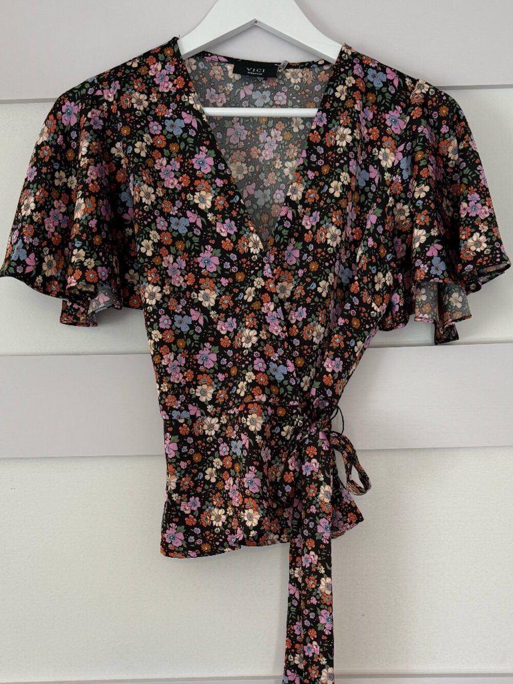 Vici, Satin Blouse, Medium, Black Floral